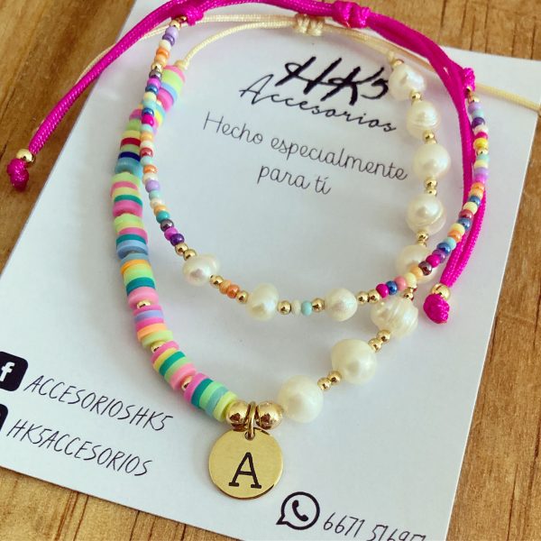 Pulsera Perla pucas con placa mini personalizada - Image 3